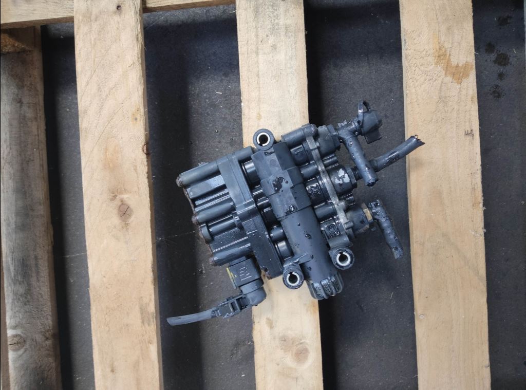 piece_MERCEDES ACTROS VALVE PNEUMATIQUE A0013271325