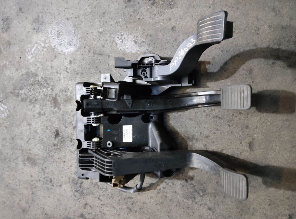 piece_PEUGEOT BOXER  PEDALIER 4500J4