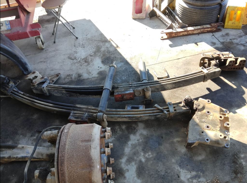 piece_MAN 26.322  ASPIRATRICE LAMES DE SUSPENSION AVANT DROITE 81.43400-6495