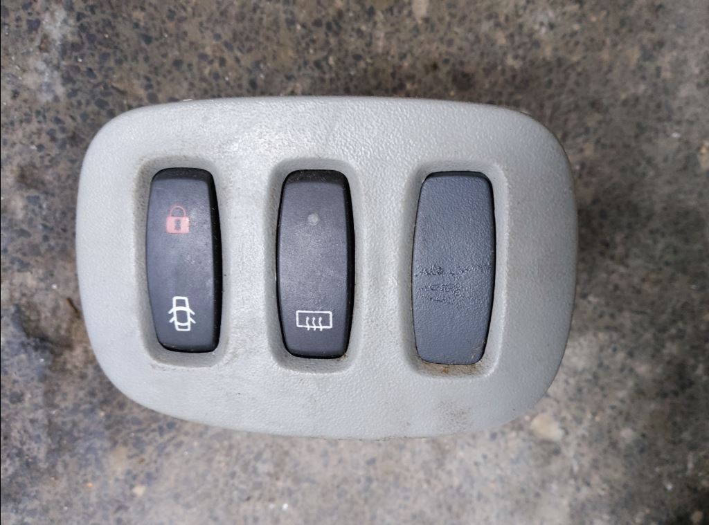 piece_RENAULT TRAFFIC 1.9 DCI - 8V TURBO INTERRUPTEUR TABLEAU BORD 7701207619