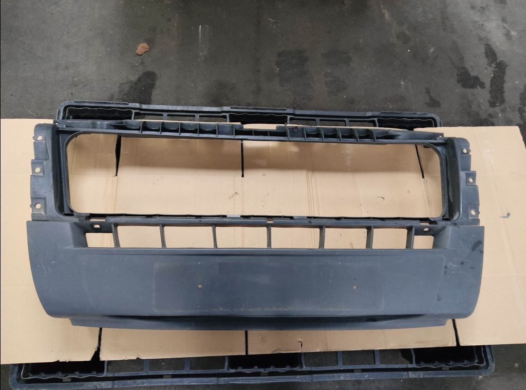 piece_PEUGEOT BOXER  PARE CHOC AVANT CENTRAL 7401RH