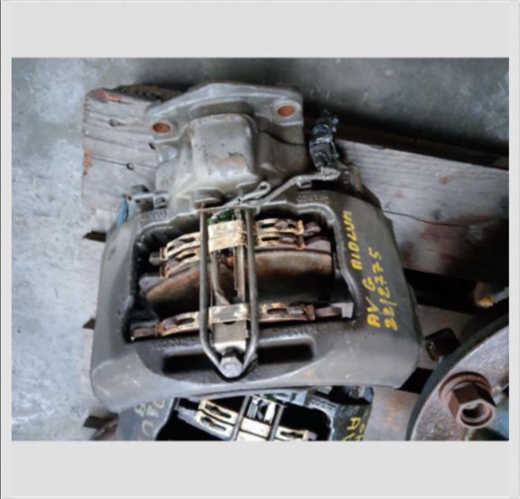 piece_RENAULT MIDLUM  ETRIER DE FREIN AVANT GAUCHE 7421471917