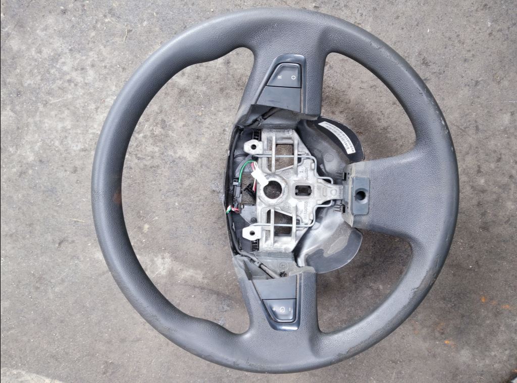 piece_RENAULT MASTER  VOLANT DE DIRECTION 484300032R