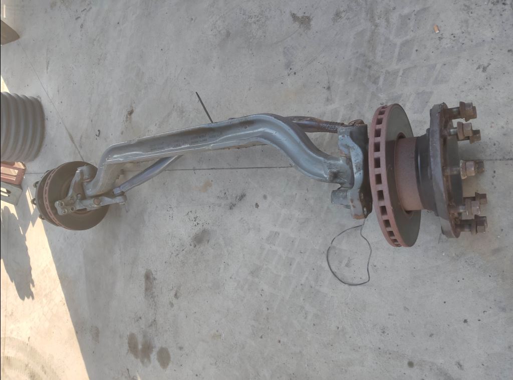 piece_VOLVO FE  POUTRE ESSIEU AVANT 21241453