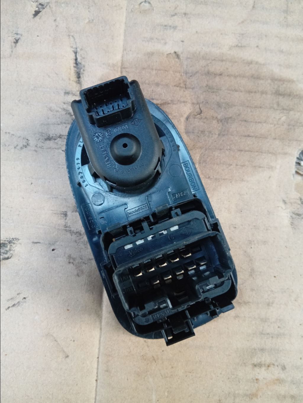 piece_RENAULT MASTER  INTERRUPTEUR LEVE VITRE AVG 8200476806