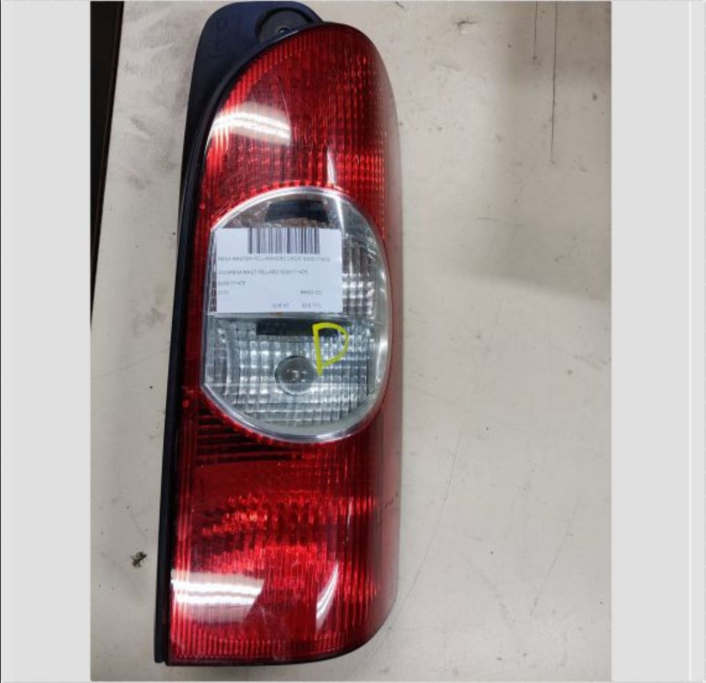 piece_RENAULT MASTER FEU ARRIERE DROIT 8200171478