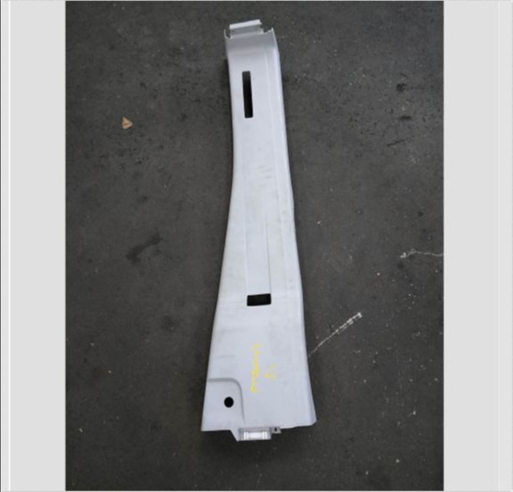 piece_PEUGEOT BOXER PLASTIQUE MONTANT DE PORTE AVANT DROIT 1305791070