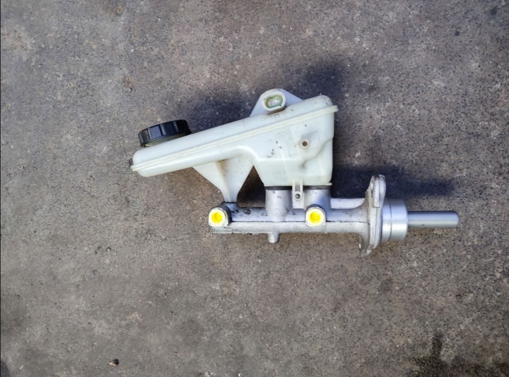 piece_RENAULT TRAFIC  MAITRE CYLINDRE DE FREIN 7701210048