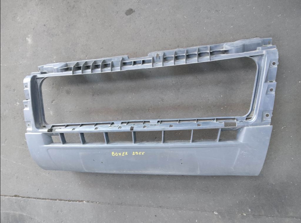 piece_PEUGEOT BOXER  PARE CHOC AVANT CENTRAL 7401RH