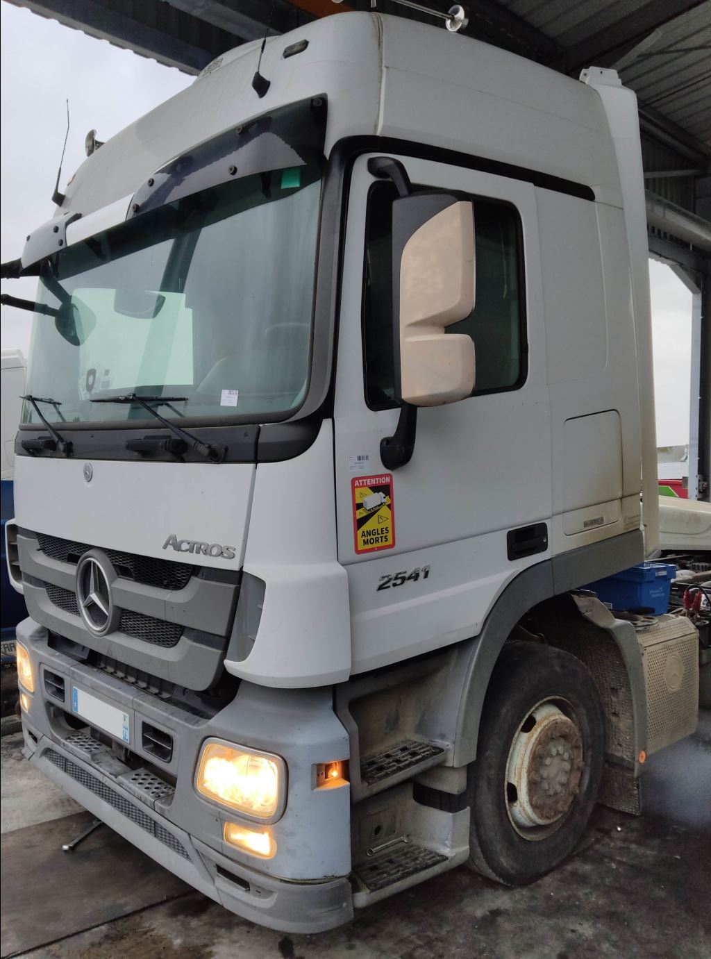 piece_MERCEDES ACTROS  ETRIER DE FREIN AVANT DROIT