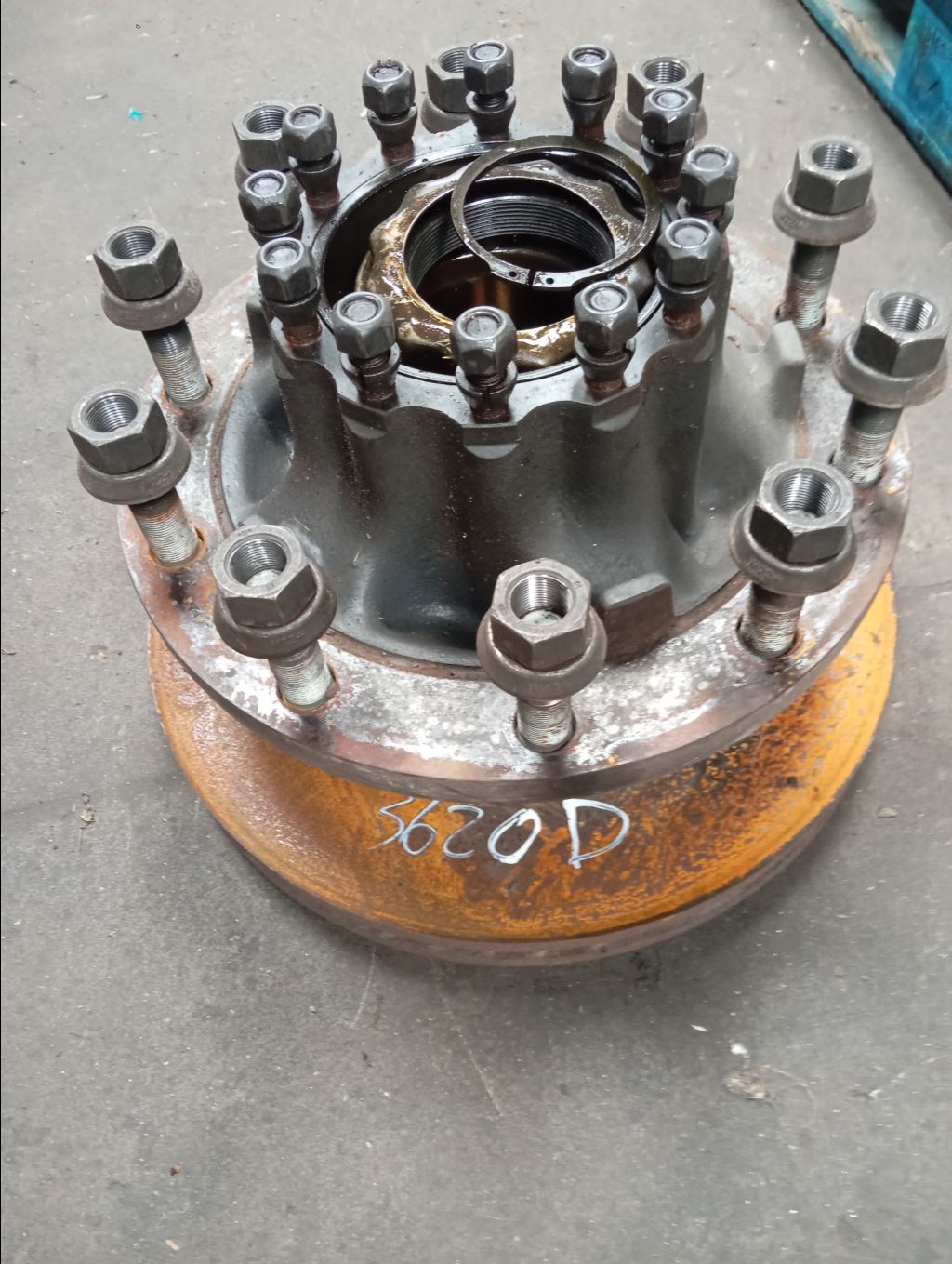 piece_RENAULT T MOYEU ARRIERE DROIT 7422105673