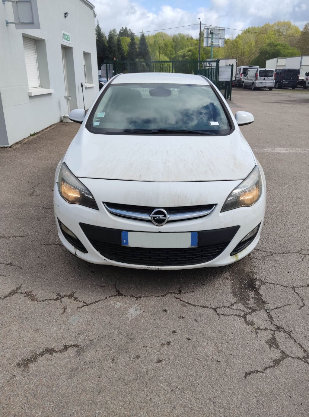 piece_OPEL ASTRA  FUSEE AVANT GAUCHE 13319482
