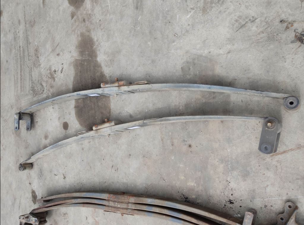 piece_RENAULT D NARROW LAMES DE SUSPENSION AVANT DROITE 5010600465