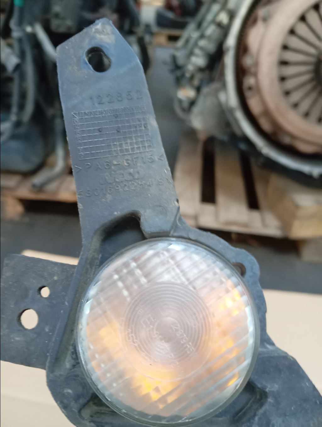 piece_IVECO 140E19  CLIGNOTANT AVANT GAUCHE 5801692254