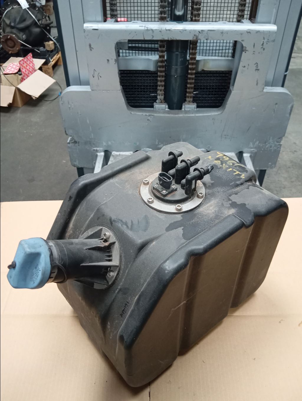 piece_RENAULT MAXITY RESERVOIR AD BLUE 7485138430