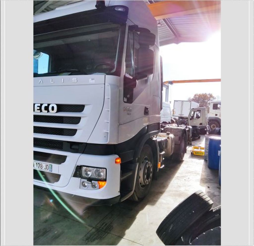 piece_IVECO STRALIS 440 CURSOR 13 RETROVISEUR GAUCHE COMPLET