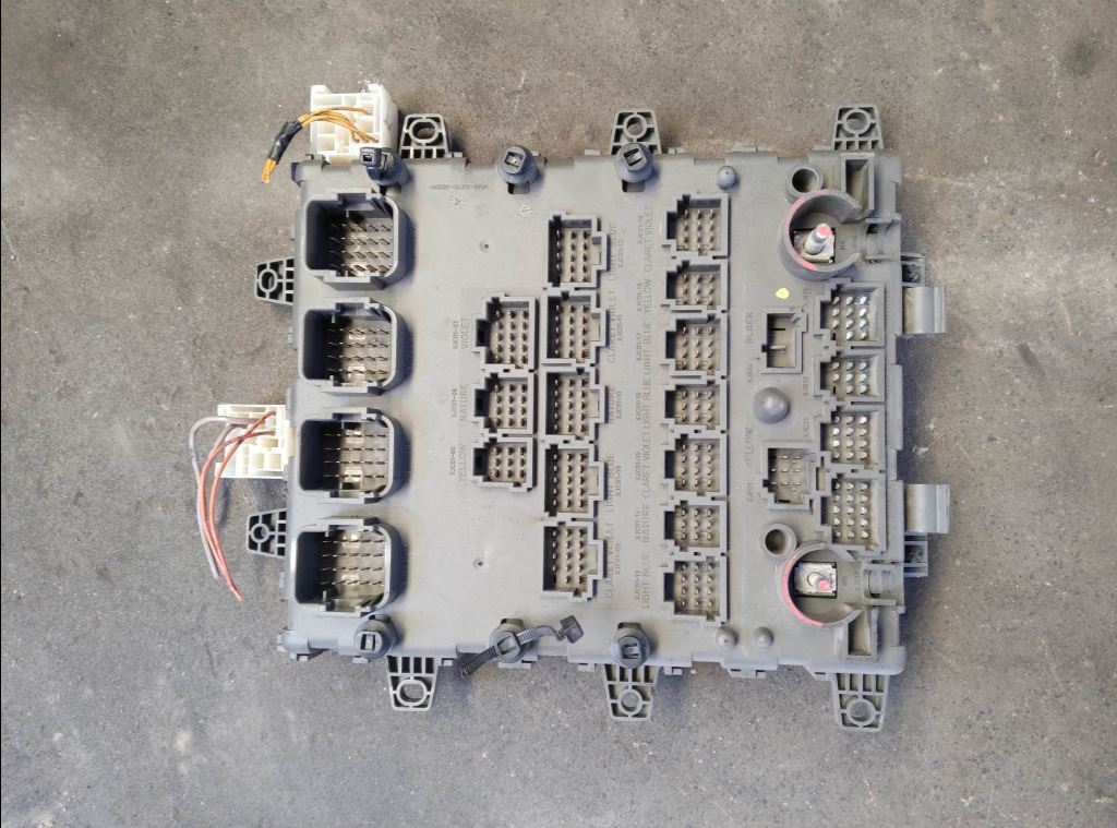 piece_RENAULT PREMIUM PLATINE FUSIBLE 2171406201