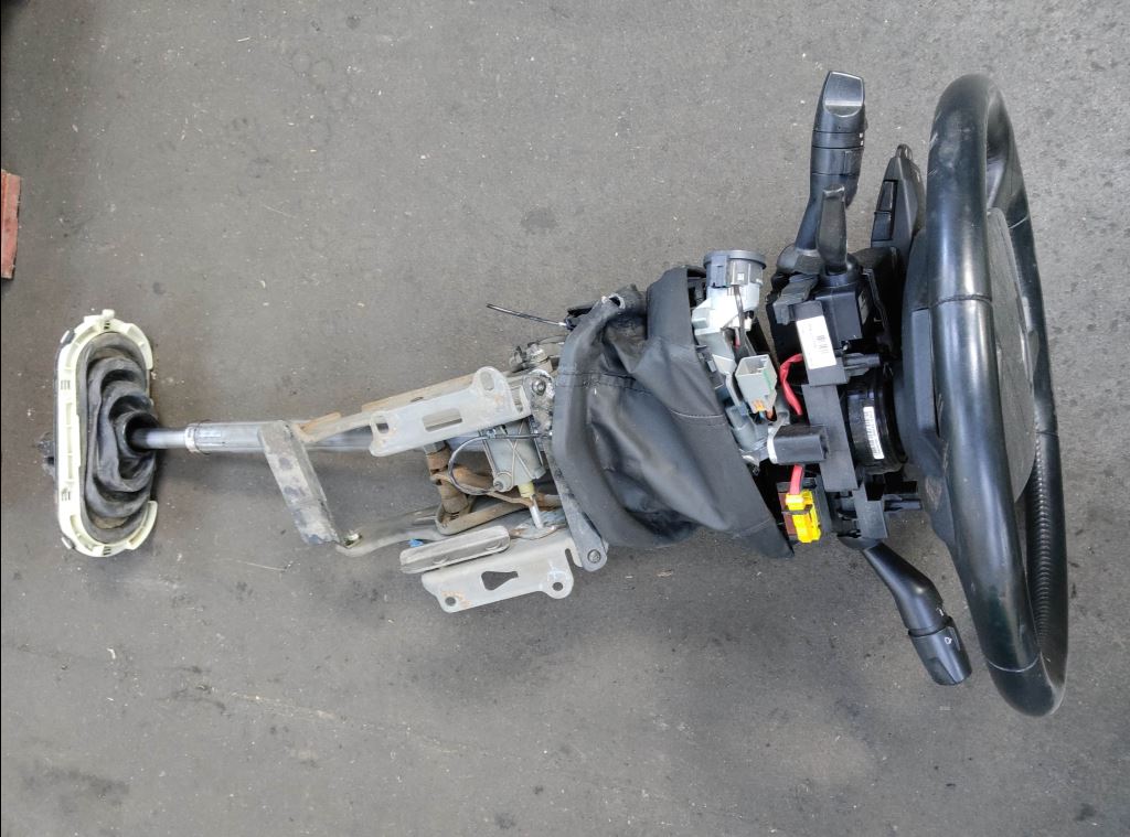 piece_RENAULT T440 COLONNE DE DIRECTION COMPLETE 7484004282