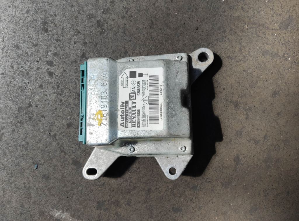piece_RENAULT TRAFIC II FOURGON BOITIER AIRBAGS 8200969856