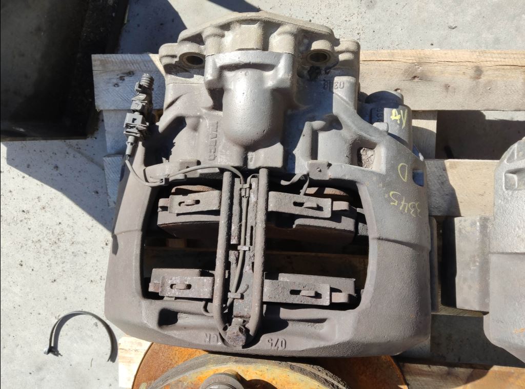 piece_RENAULT MIDLUM ETRIER DE FREIN AVANT DROIT 7421454870