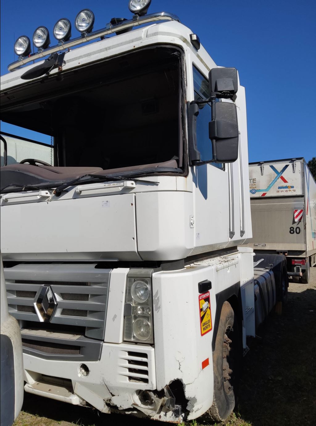 piece_RENAULT MAGNUM POUTRE ESSIEU AVANT 7420519605