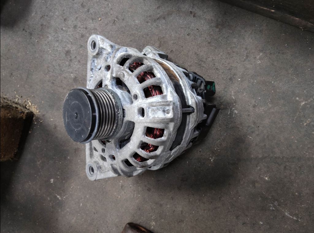 piece_IVECO 35C18  ALTERNATEUR 5801580939
