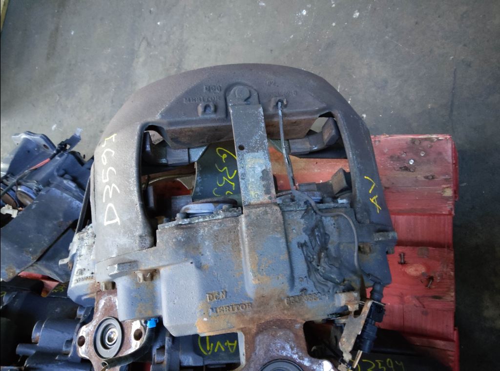 piece_RENAULT PREMIUM  ETRIER DE FREIN AVANT DROIT 7423907475