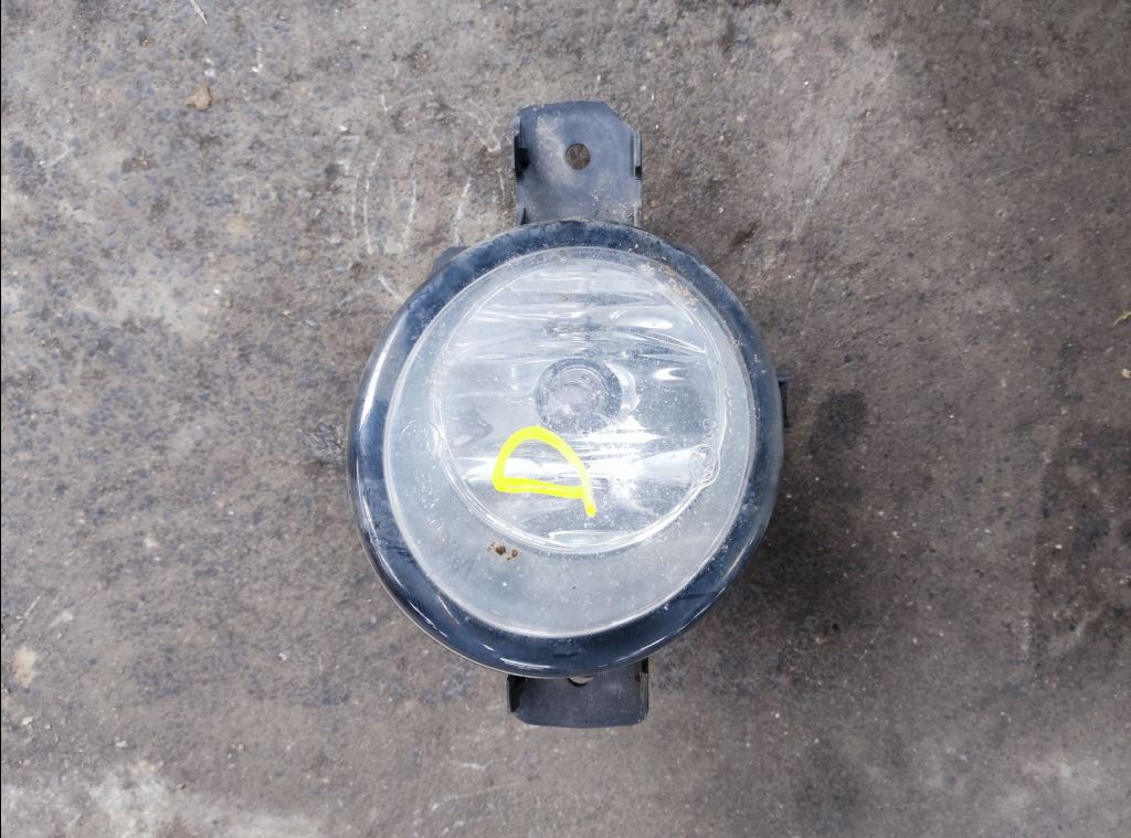 piece_RENAULT MASTER  PHARE ANTI BROUILLARD AVD 8200002470