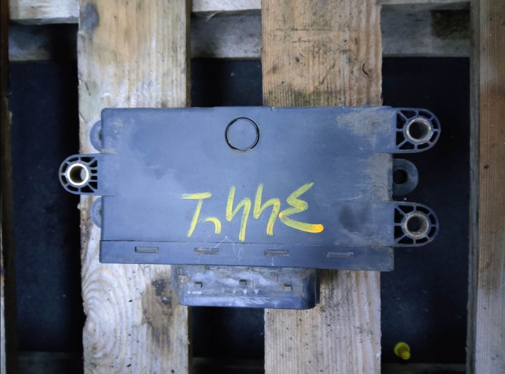 piece_MERCEDES ATEGO BOITIER ECU A0025409045