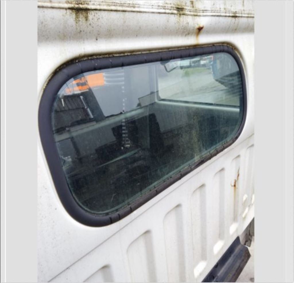 piece_RENAULT MAXITY  LUNETTE ARRIERE 5001871879