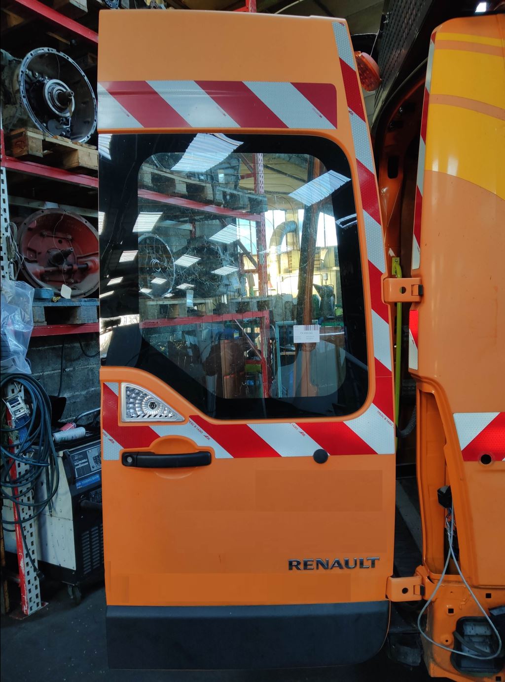 piece_RENAULT MASTER RT  PORTE ARRIERE DROITE 901002796R