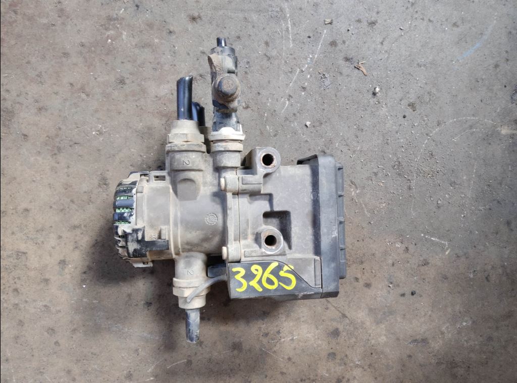 piece_RENAULT MIDLUM  VALVE EBS 7421122034