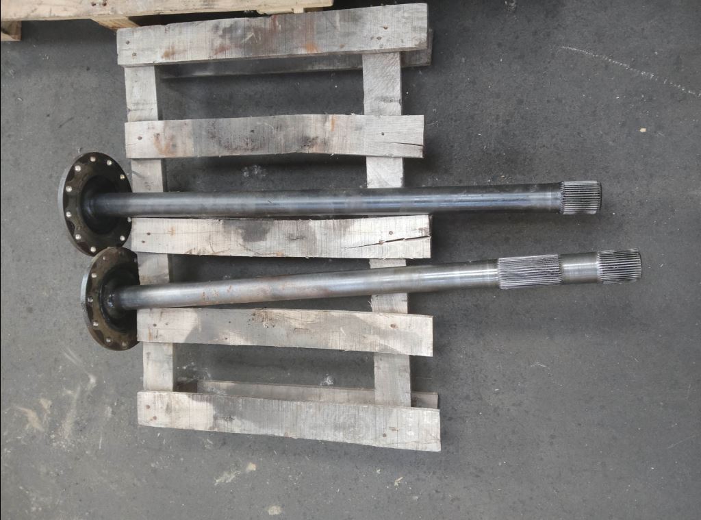 piece_IVECO 140E22 ARBRE DE ROUE ARRIERE DROIT 42543985