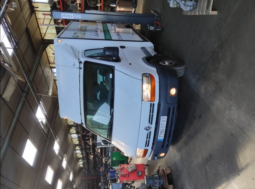 piece_RENAULT MASTER  CALANDRE SUPERIEURE