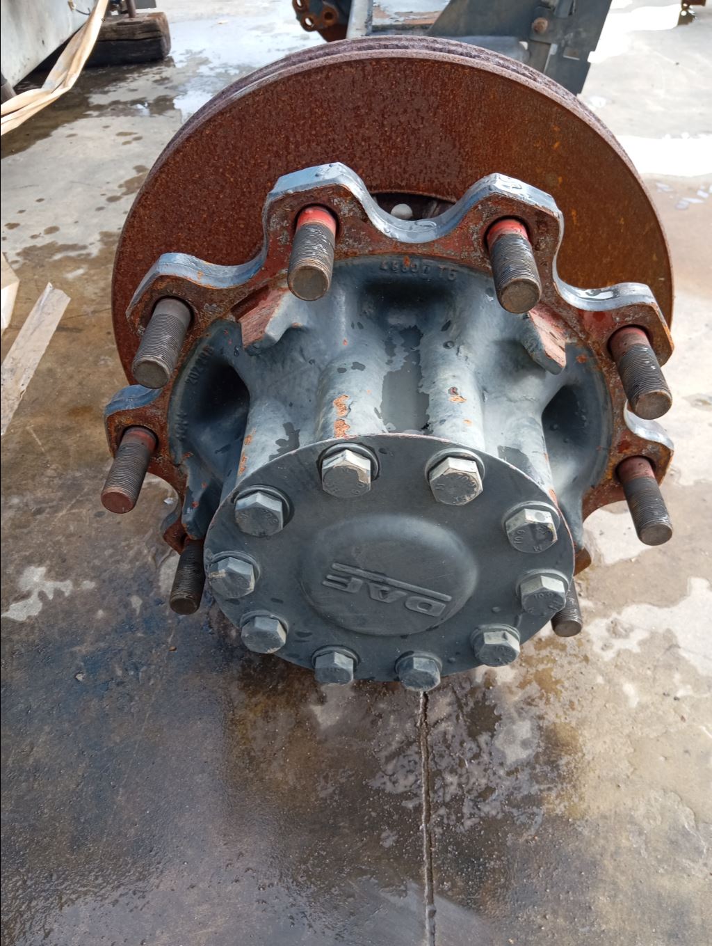 piece_DAF CF440 MOYEU ARRIERE GAUCHE 2019853