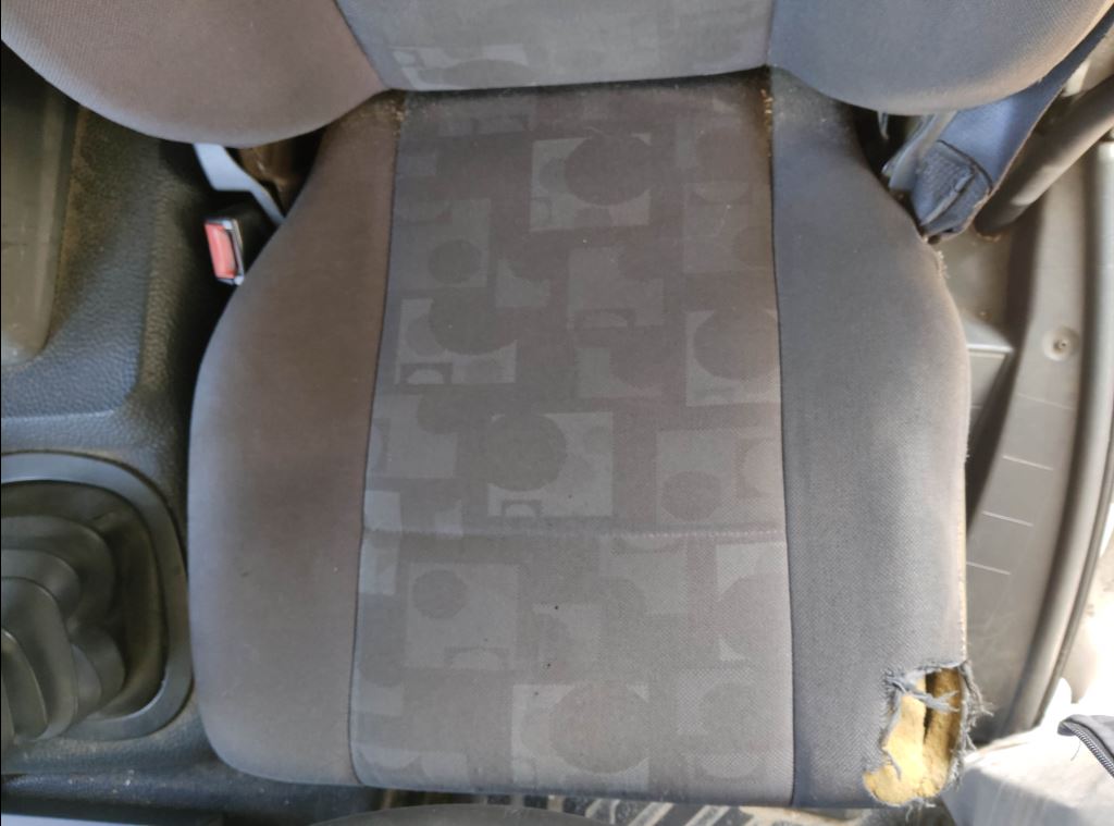 piece_MERCEDES ATEGO SIEGE AVANT GAUCHE A9409104801