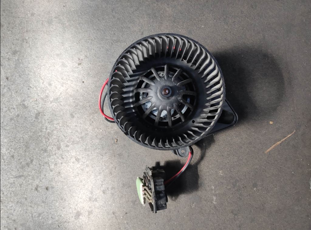 piece_RENAULT TRAFIC II FOURGON VENTILATEUR CHAUFFAGE 7701050310
