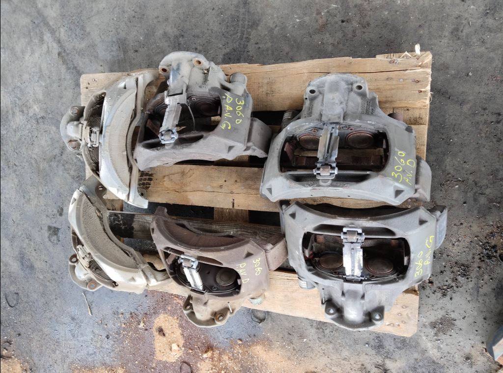 piece_DAF CF85  ETRIER DE FREIN AVANT DROIT 1978632