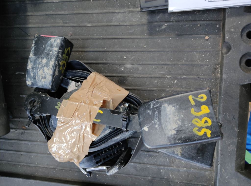 piece_RENAULT MIDLUM CEINTURE CENTRALE AVANT 7423984810