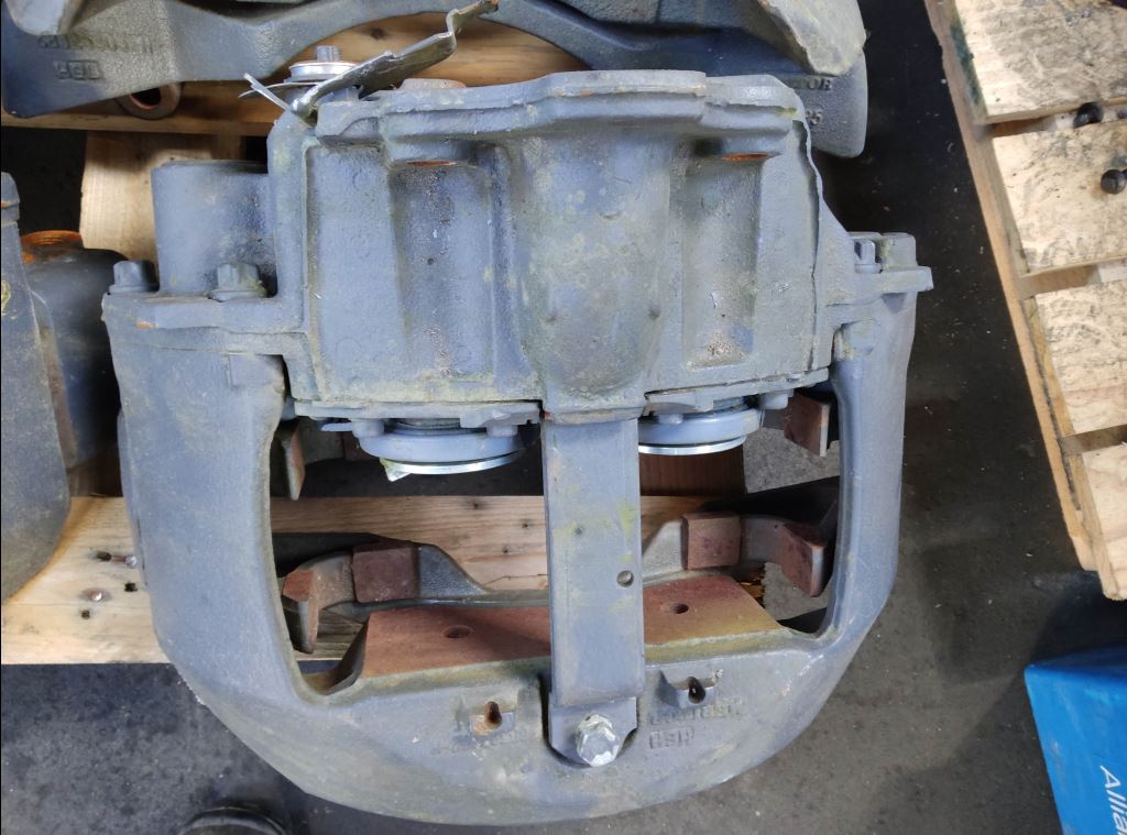 piece_RENAULT PREMIUM  ETRIER DE FREIN AVANT DROIT 7421487650