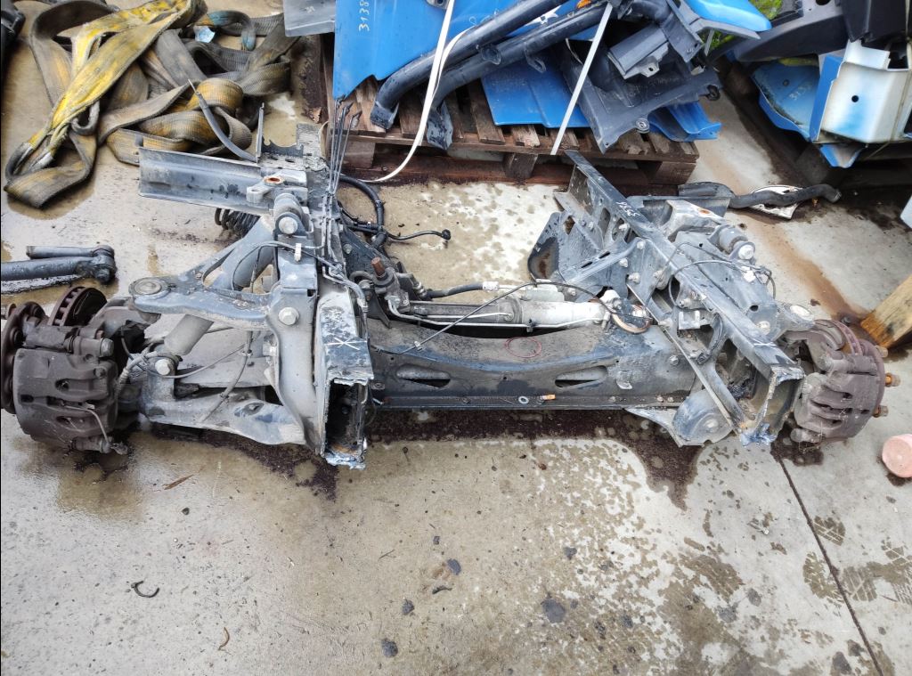 piece_IVECO 35C15 MOYEU AVANT GAUCHE 5801564338