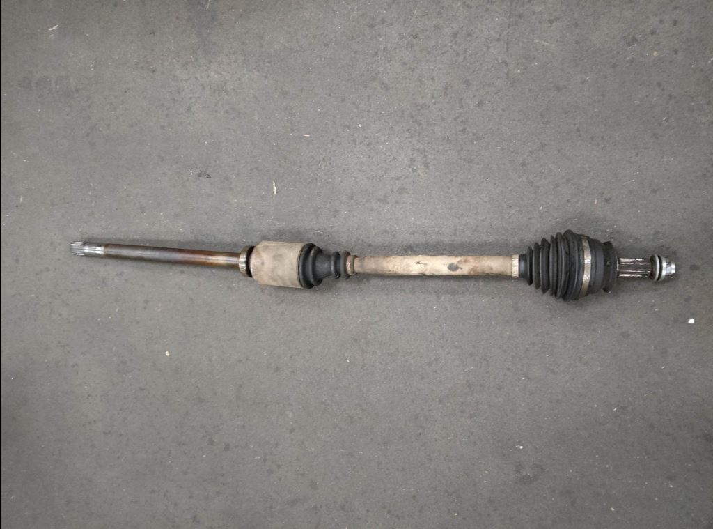 piece_RENAULT MASTER  CARDAN AVANT DROIT