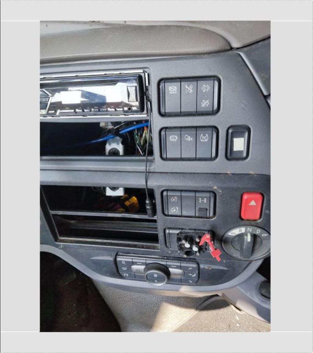 piece_DAF XF480  BLOC COMMANDE CHAUFFAGE 2324190