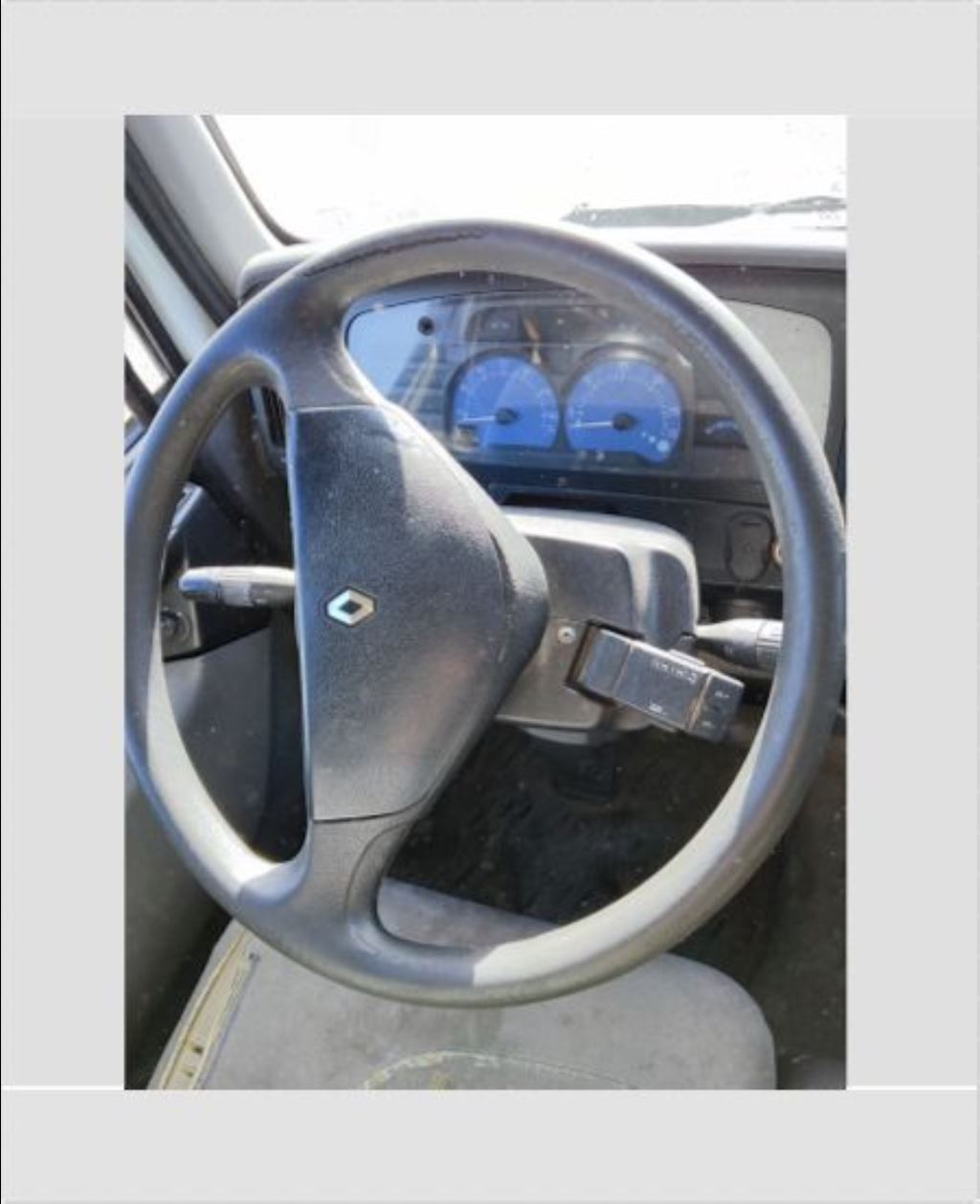 piece_RENAULT MIDLUM  COMMODO ESSUIE GLACE