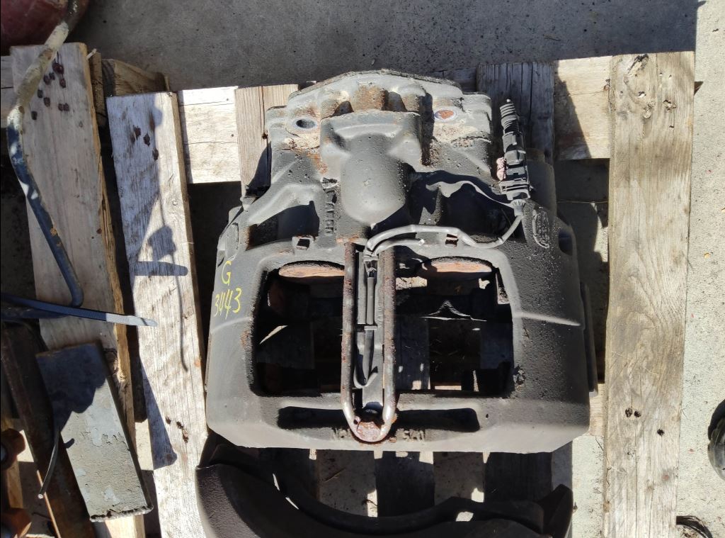 piece_RENAULT MIDLUM  ETRIER DE FREIN AVANT GAUCHE 7421454869