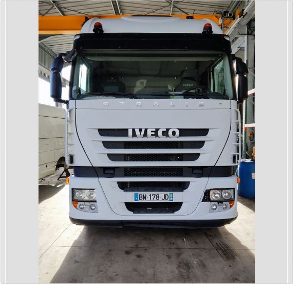 piece_IVECO STRALIS 440 CURSOR 13 PARE CHOC AVANT