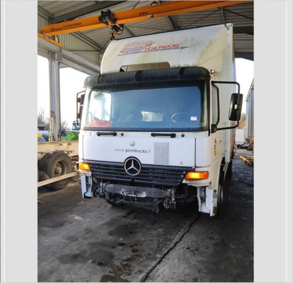 piece_MERCEDES 1323 DEFLECTEUR CHASSIS LATERAL DROIT A9725250782