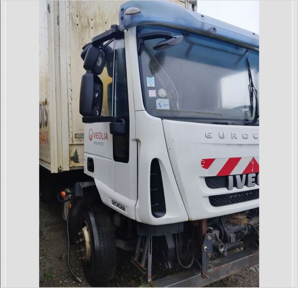piece_IVECO 120E22 PORTE AVANT GAUCHE 504232513