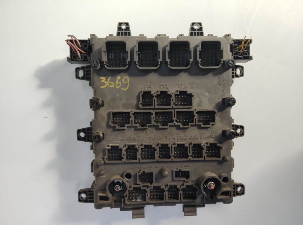 piece_RENAULT PREMIUM  BOITIER FUSIBLE 7421714062