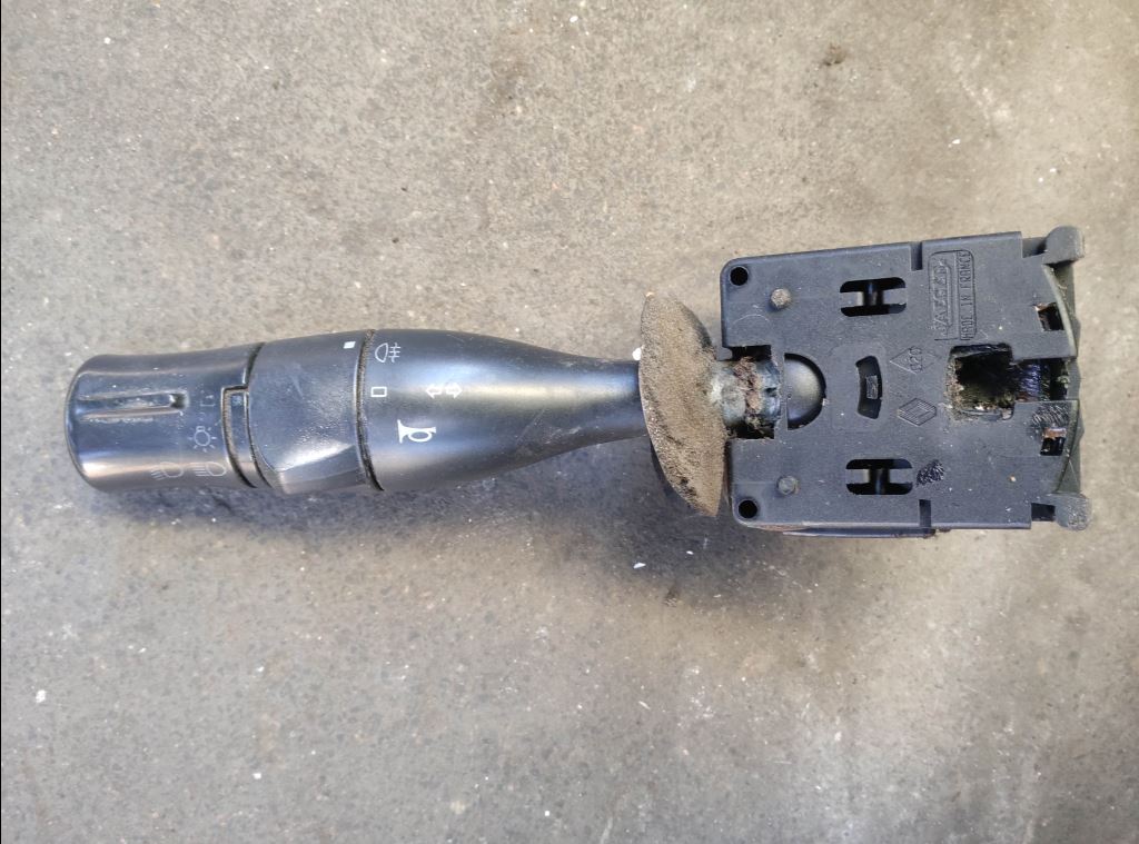 piece_RENAULT PREMIUM COMMODO PHARES 5010589561